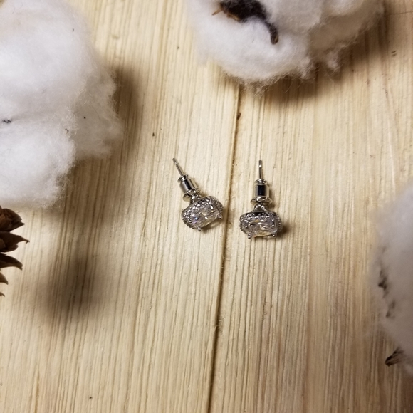 BREATHTAKING!! Clear color Halo Cut CZ stud earrings - Picture 11 of 11